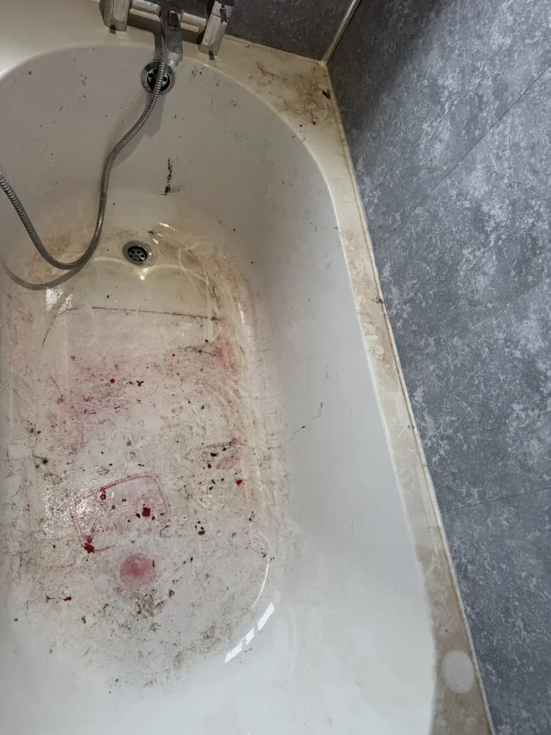 Stained bathtub before deep clean